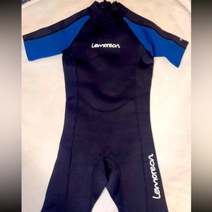 Gently‎ used Lemorecn Wetsuit